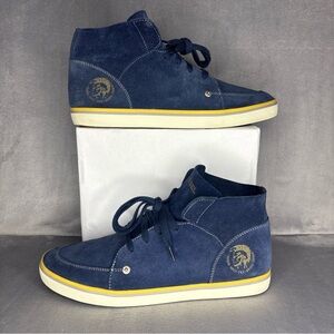 🔥🔥🔥Diesel Navy Sneakers with Yellow Accents Size:  10.5🔥🔥🔥